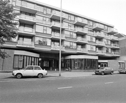 855755 Gezicht op de voorgevel van het pand Biltstraat 333-hoger, met op de begane grond het Algemeen Dienstencentrum ...